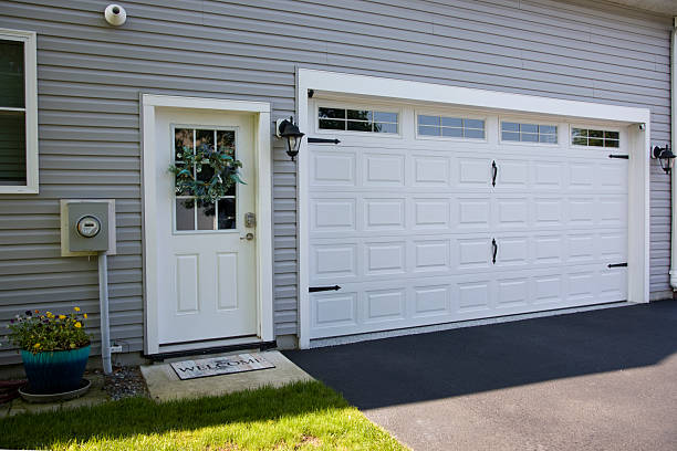24/7 Emergency Garage Door Panel Replacement experts in St. Francis, WI